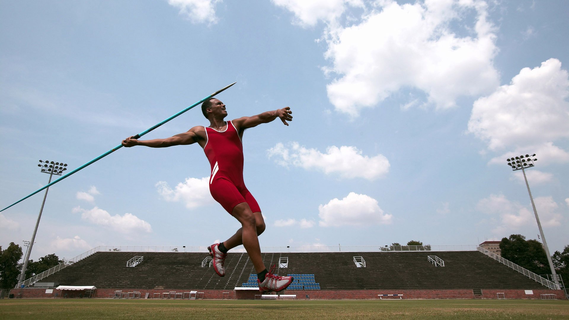 米兰体育(中国大陆)官网-英超球队高强度比赛中恢复策略与运动表现关联研究,英超重启恐面临大变