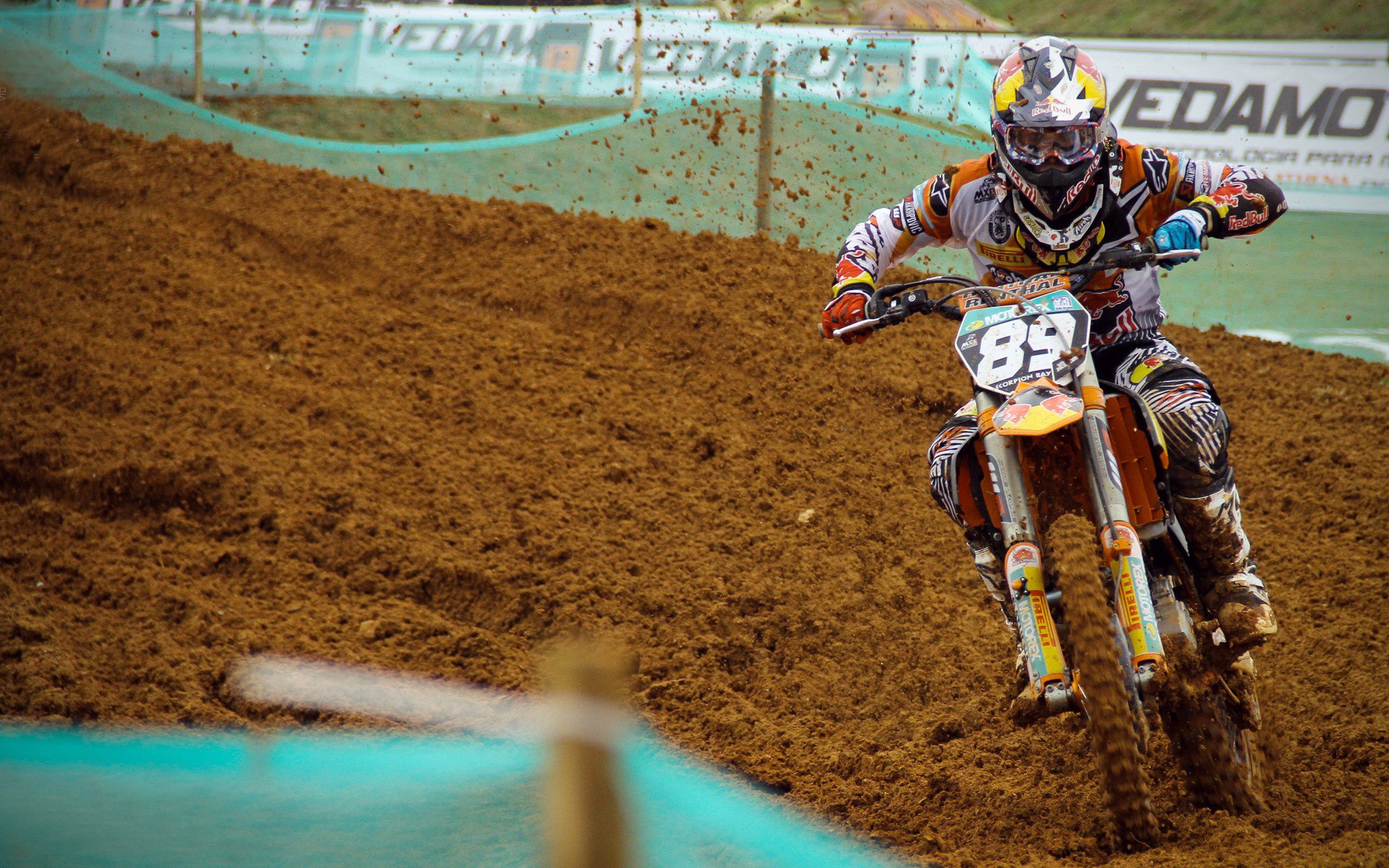 米兰体育(中国大陆)官网-德甲“榜首厮杀”_拜仁连续追赶多特